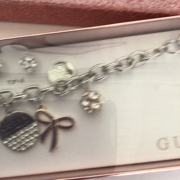 GUESS CHARM BRACELET AND EARRINGS GIFT SET NWT - Picture 7 of 9